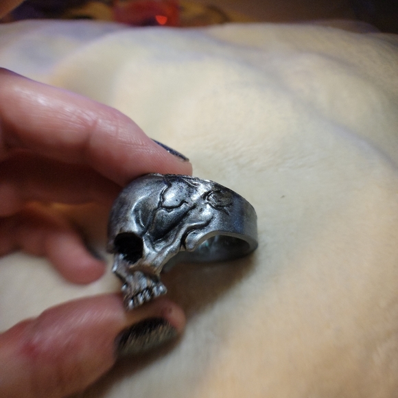 Skull ring - Picture 3 of 5